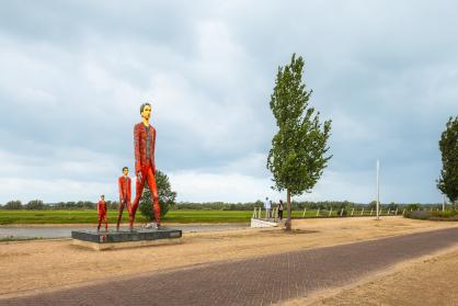 Standbeeld Passi d'Oro 3 rode mannetjes