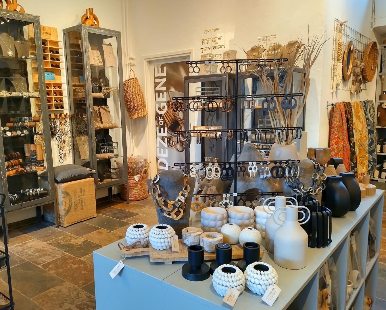 Winkel DEZE OF GENE binnenkant
